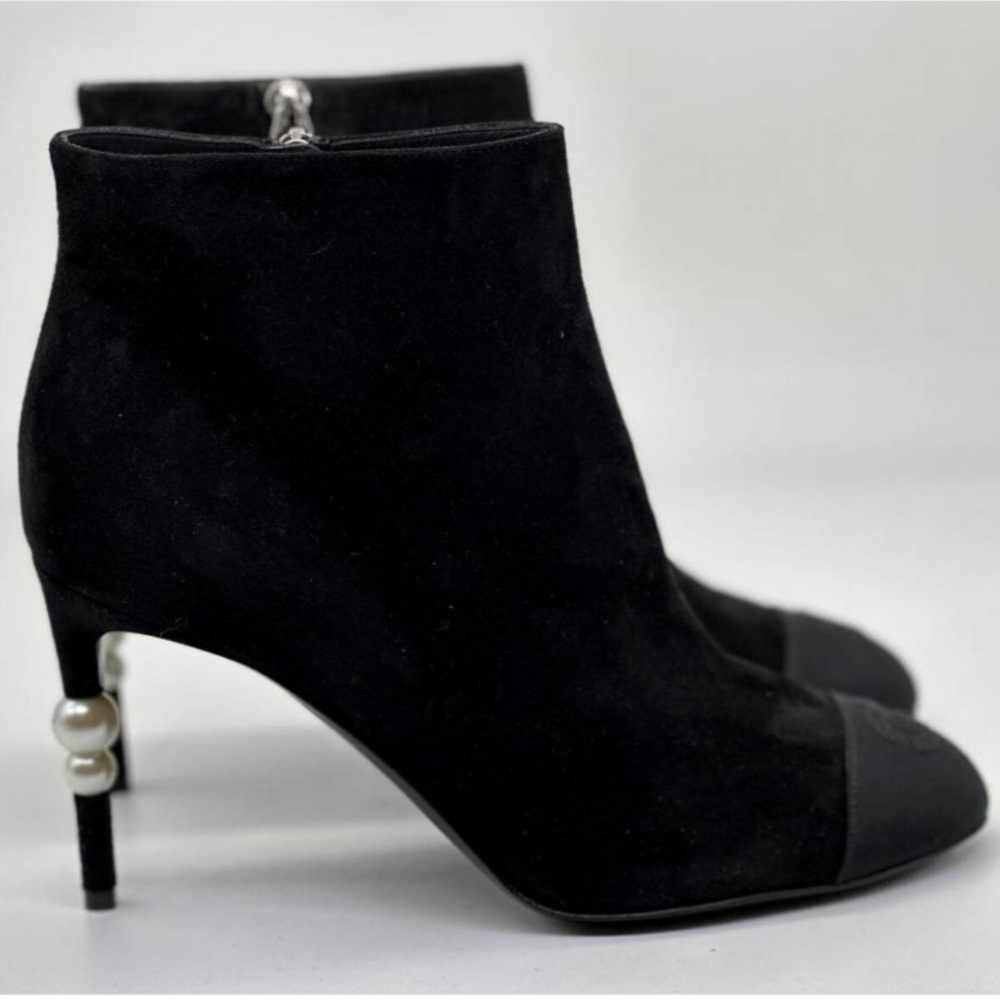 CHANEL 20B Suede Grosgrain Cap Toe CC Pearl Track Heel Booties